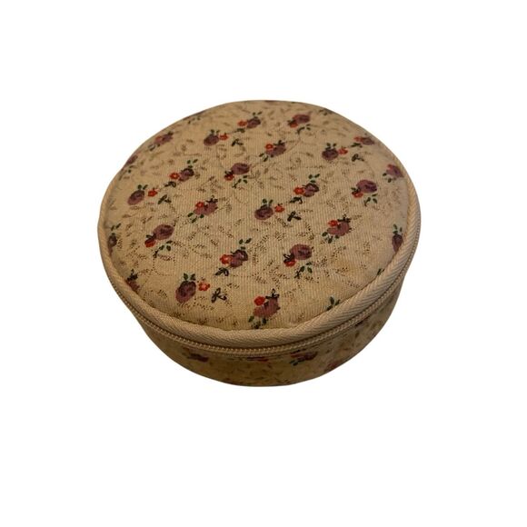 Vintage Floral Travel Sewing Kit Pin Cushion Thread Scissors Accessories Crafts - Picture 5 of 13